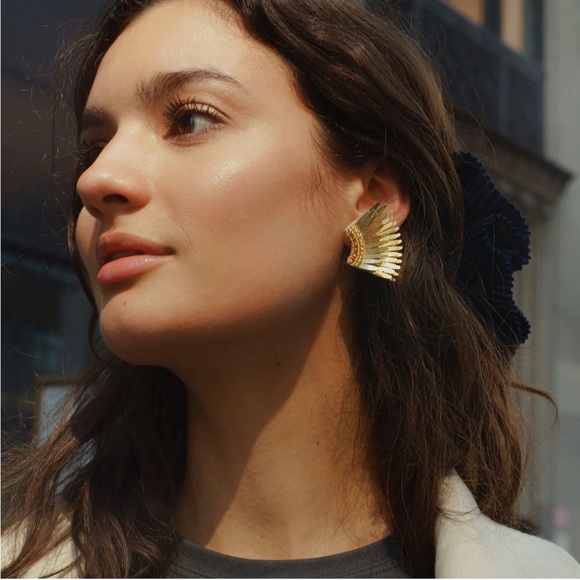 Mignonne Gavigan Metallic Mini Madeline Earrings Gold - Picture 1 of 6